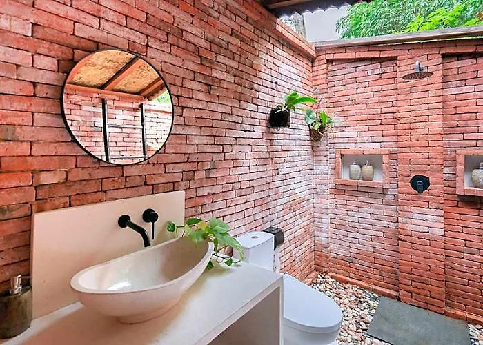 ロッジ Nishiyama House Sambangan By The Lavana
