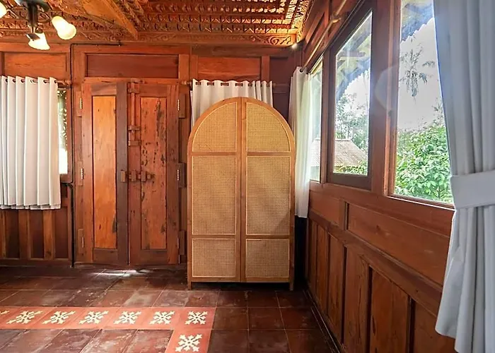 Nishiyama House Sambangan By The Lavana ロッジ